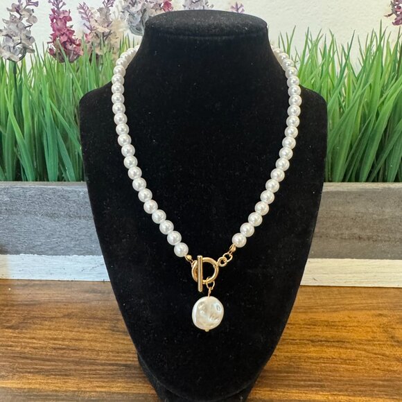 Jewelry - PEARL WHIT STATEMEANT NECKLACE NY3